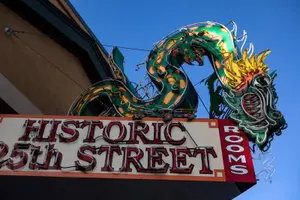 Historic 25th Street Sign
