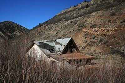 Buried Housse in Thistle Utah